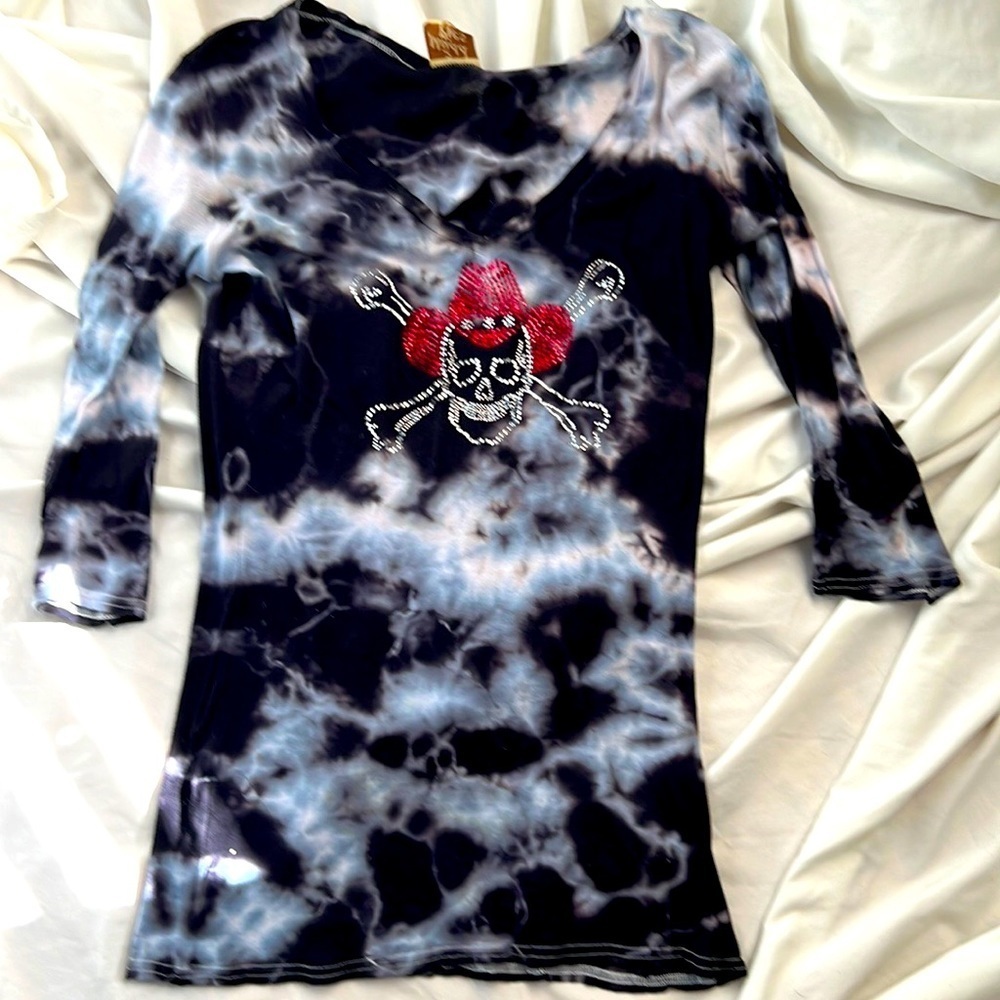 Tie dye 3/4 sleeve boat neck Tee with crystal cowboy skull and crossbones S/M